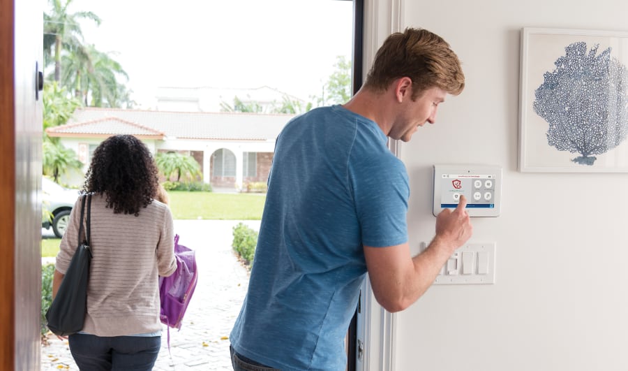 Reasons to get a monitored alarm system in Santa Fe
